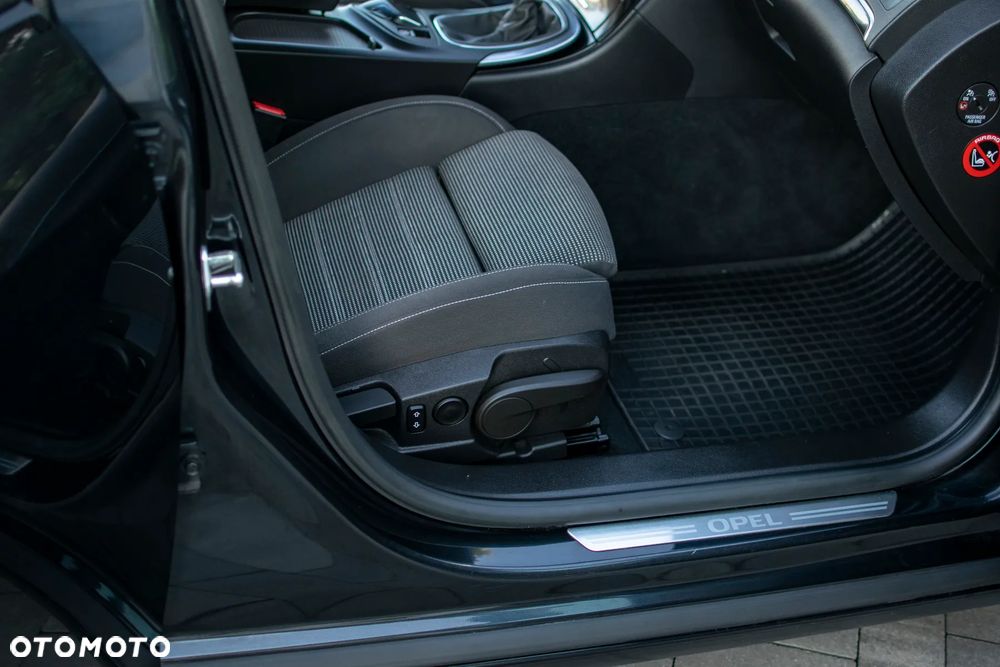 Opel Insignia - 32