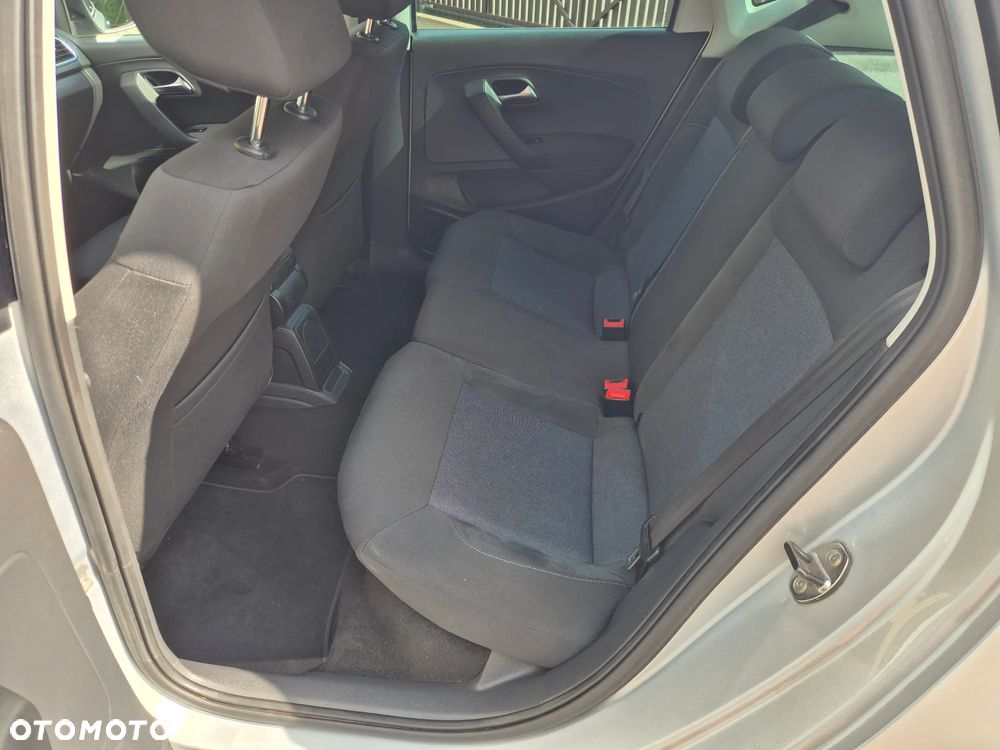 Volkswagen Polo 1.4 16V Highline - 16