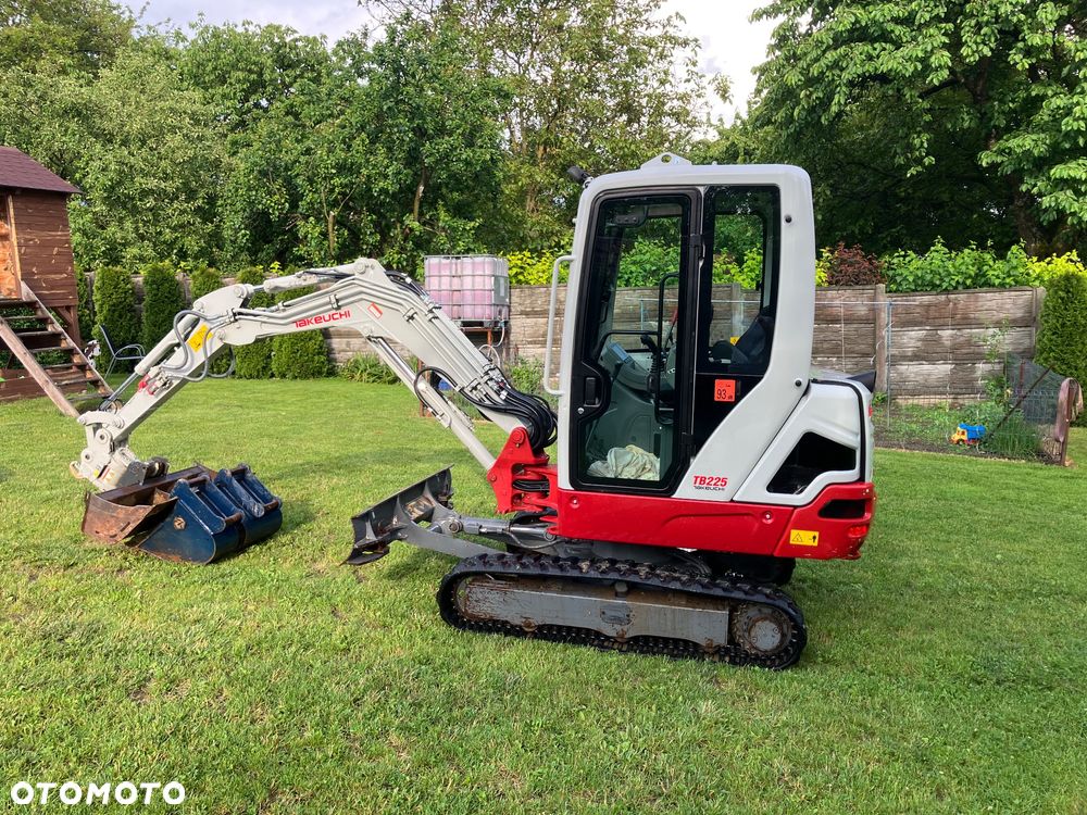 Takeuchi TB225 - 5