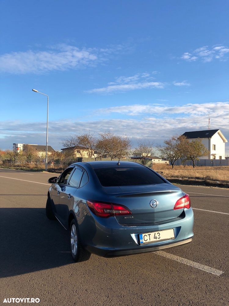 Opel Astra 1.6 ECOTEC 150 Edition - 4
