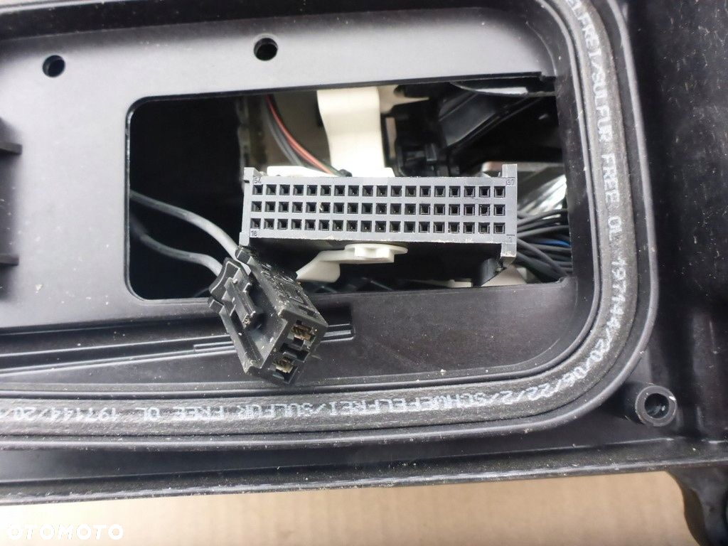 Mercedes W213 Reflektor Prawy A2139066810 - 7