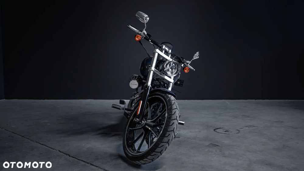 Harley-Davidson Softail Breakout - 3