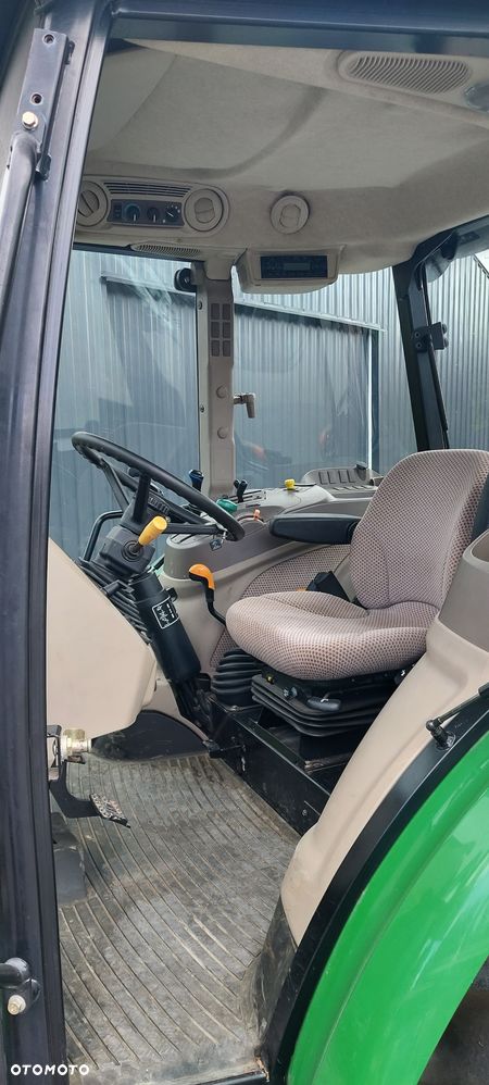 John Deere 5100E - 5