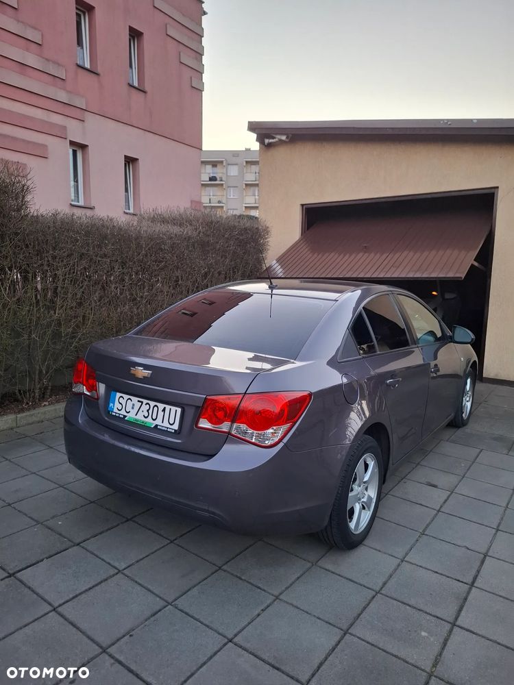 Chevrolet Cruze 1.6 - 9