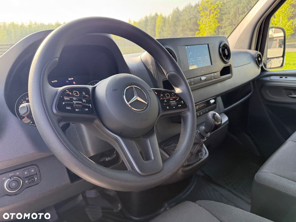 Mercedes-Benz Sprinter - 13