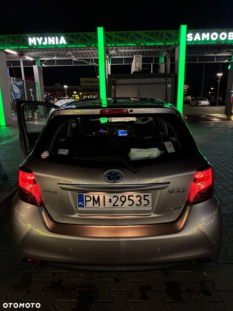 Toyota Yaris Hybrid 100 Dynamic EU6 - 7
