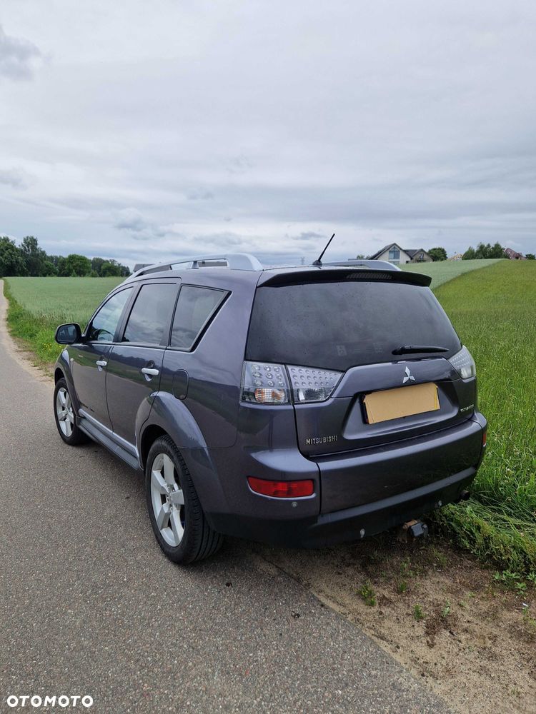 Mitsubishi Outlander - 3