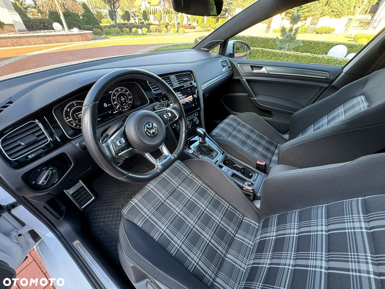 Volkswagen Golf - 20