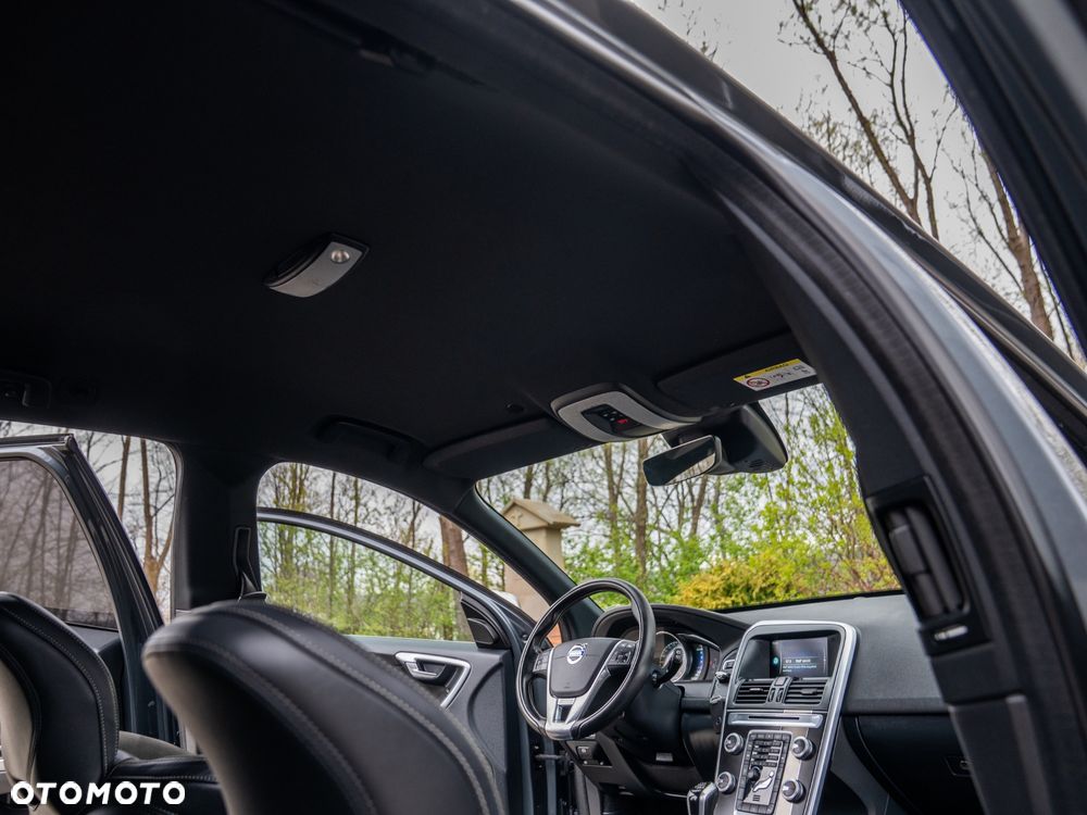 Volvo XC 60 D3 Drive-E R-Design Momentum - 27