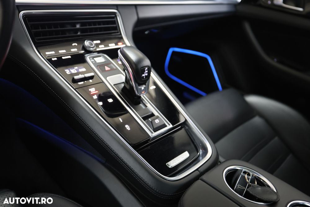 Porsche Panamera 4S Sport Turismo - 16