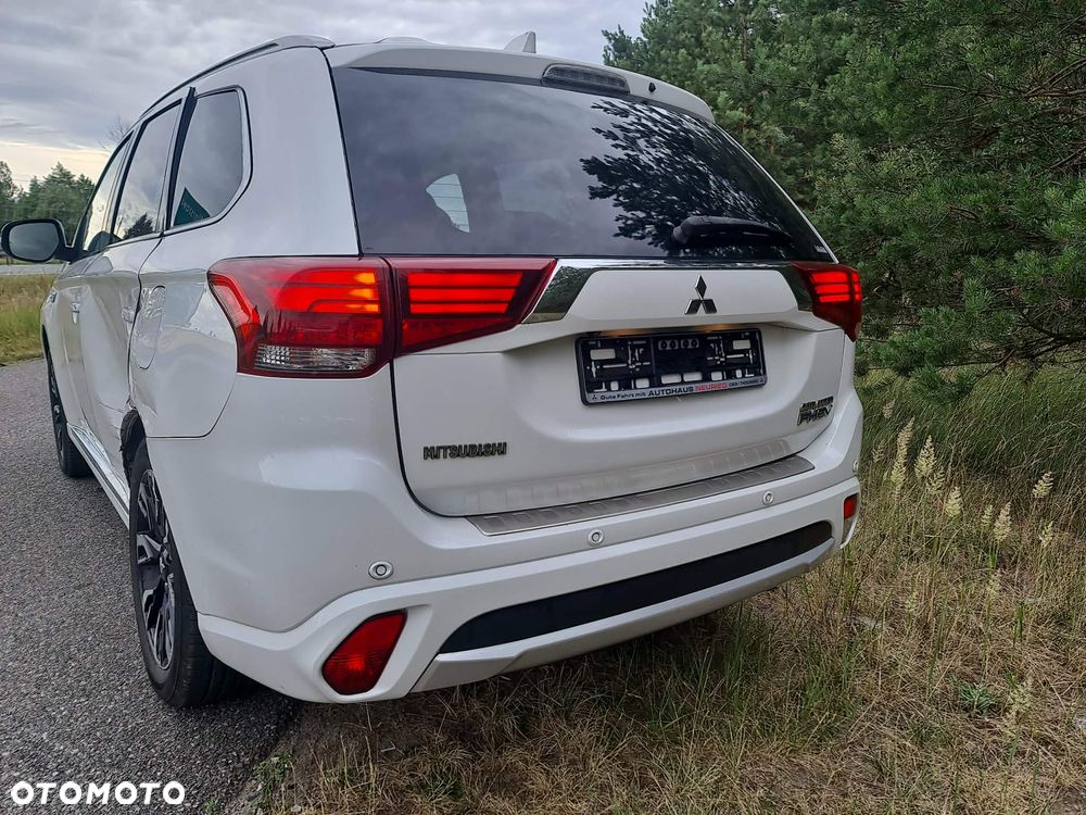 Mitsubishi Outlander 2.0 4WD Plus - 4