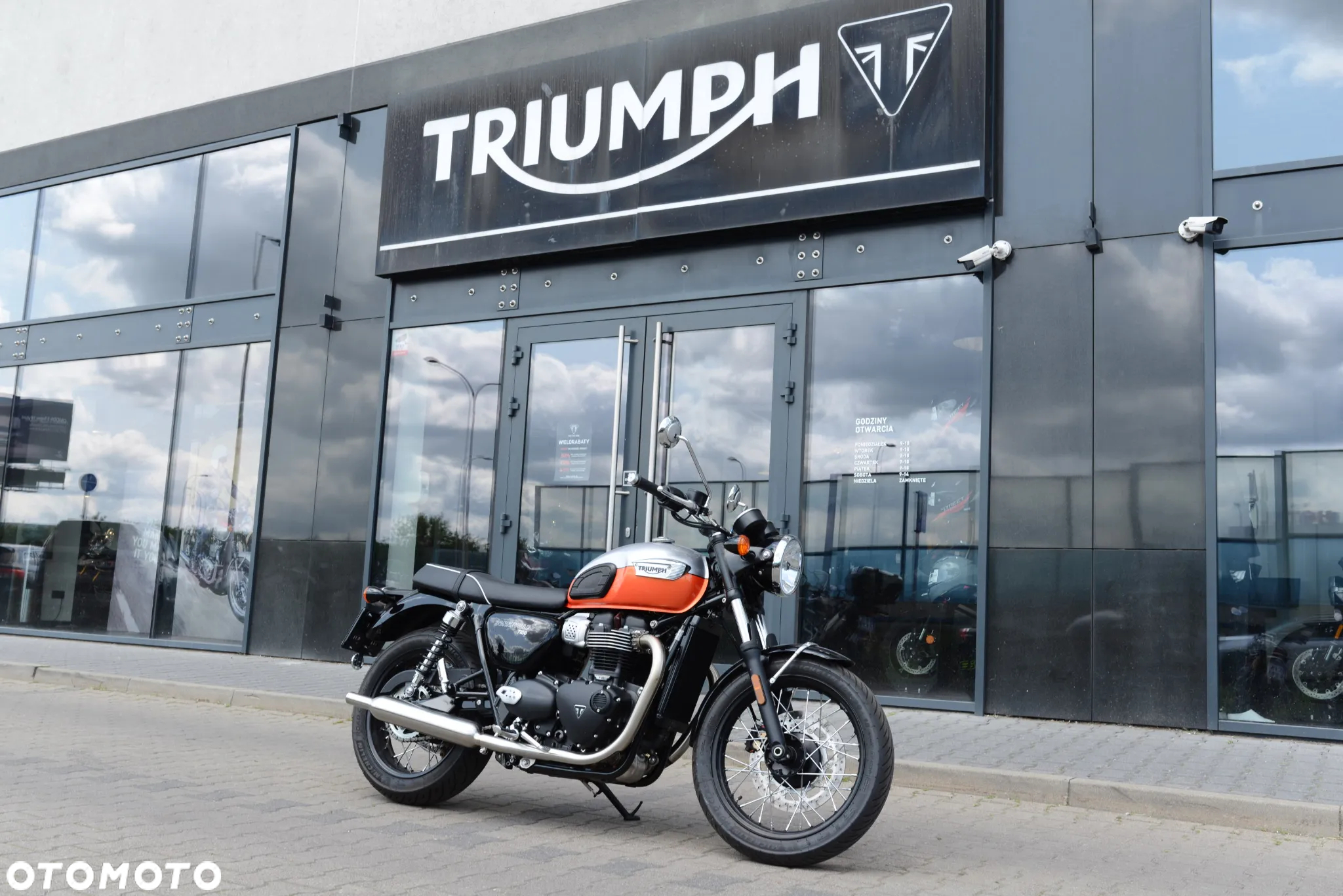 Triumph Bonneville - 12