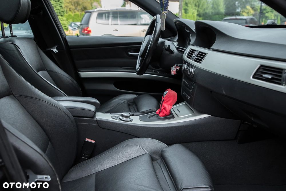 BMW Seria 3 330xi Touring - 30