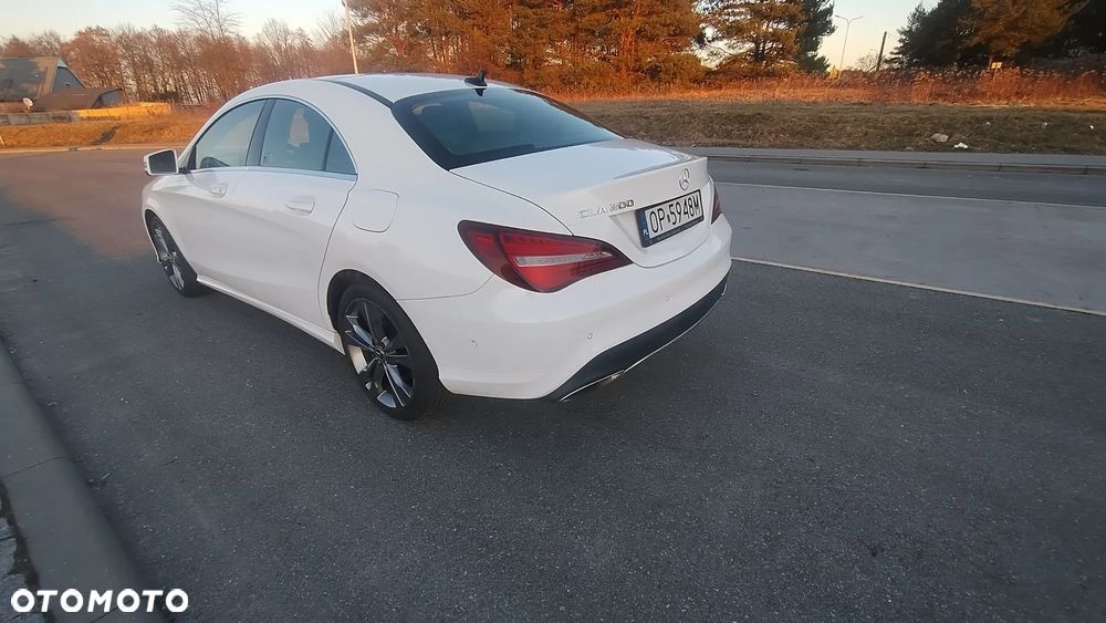 Mercedes-Benz CLA 200 7G-DCT Urban - 11