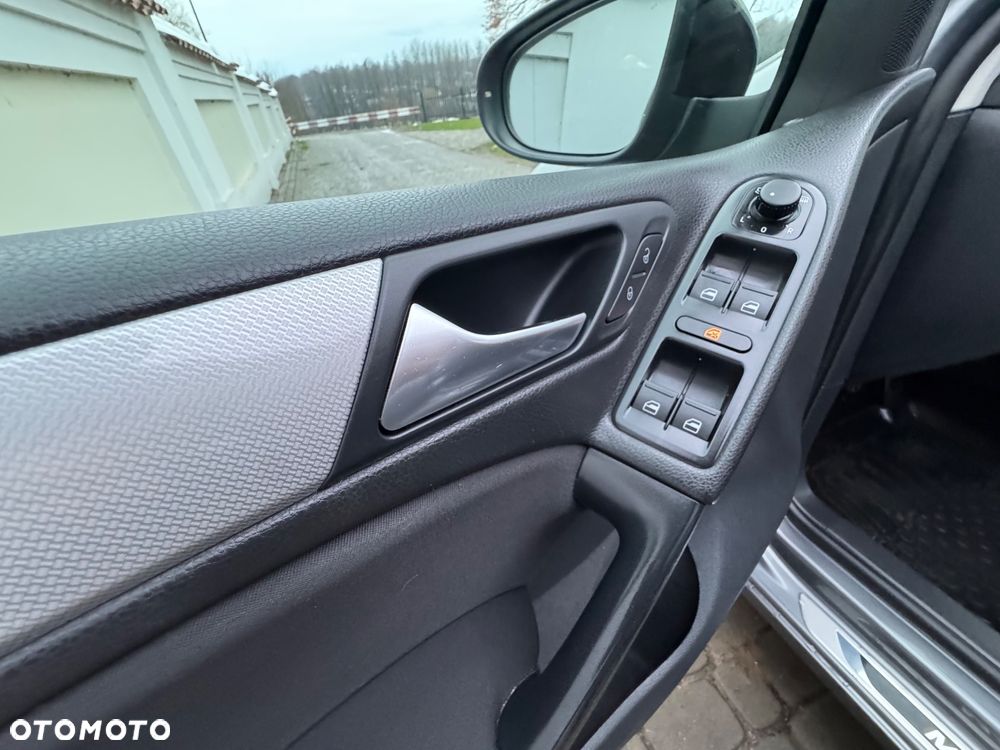 Volkswagen Golf - 37