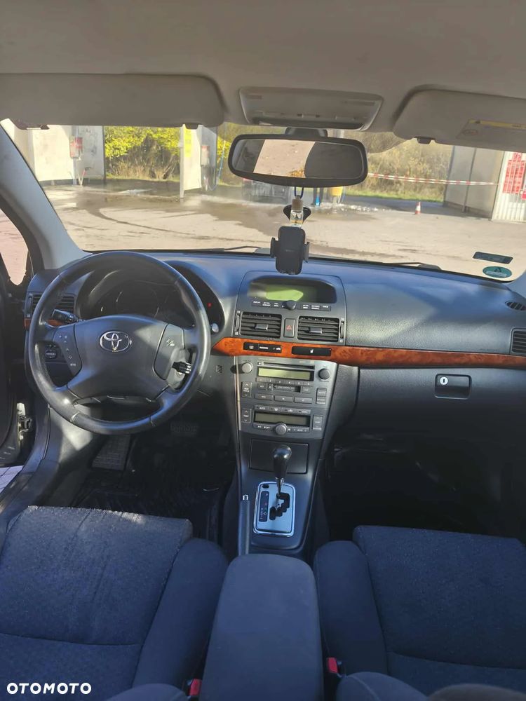 Toyota Avensis - 2