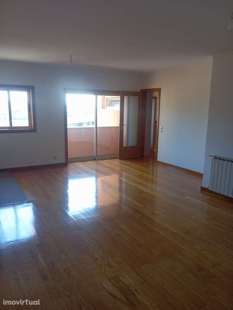 Apartamento amplo e soalheiro - Grande imagem: 3/16