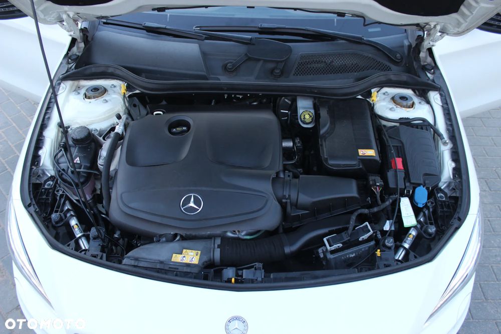 Mercedes-Benz CLA 200 7G-DCT AMG Line - 22