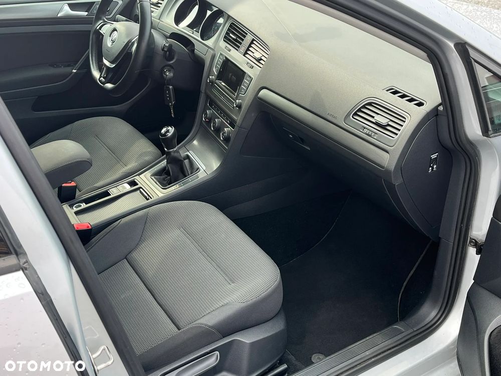 Volkswagen Golf - 17