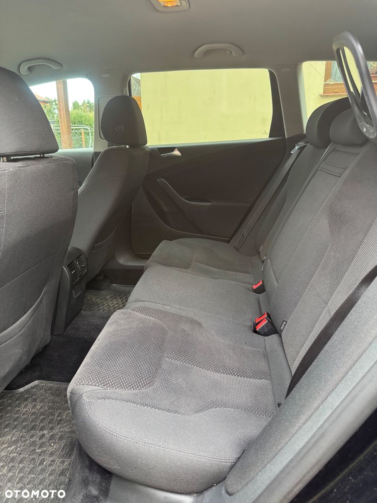 Volkswagen Passat 2.0 TDI DPF DSG Trendline - 26