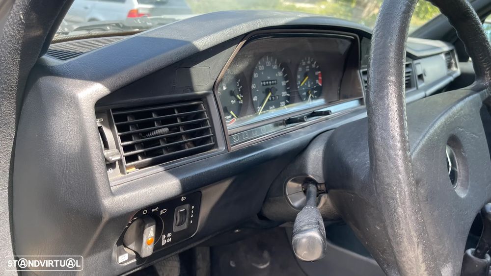 Mercedes-Benz 190 E 2.3 - 13