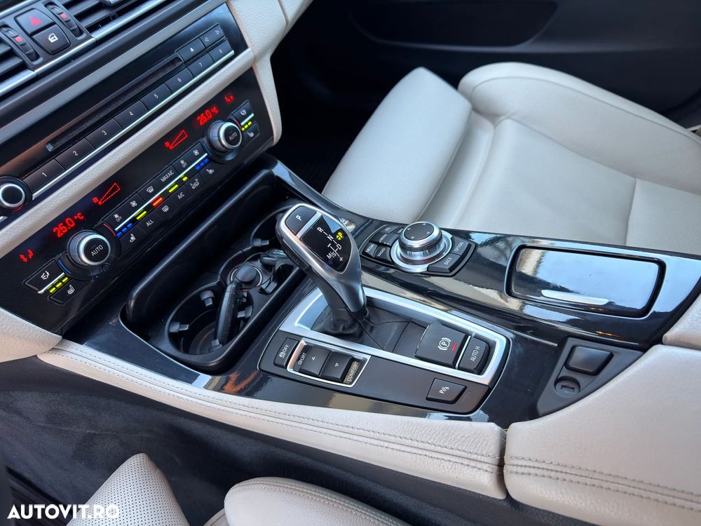 BMW Seria 5 520d Aut. - 33