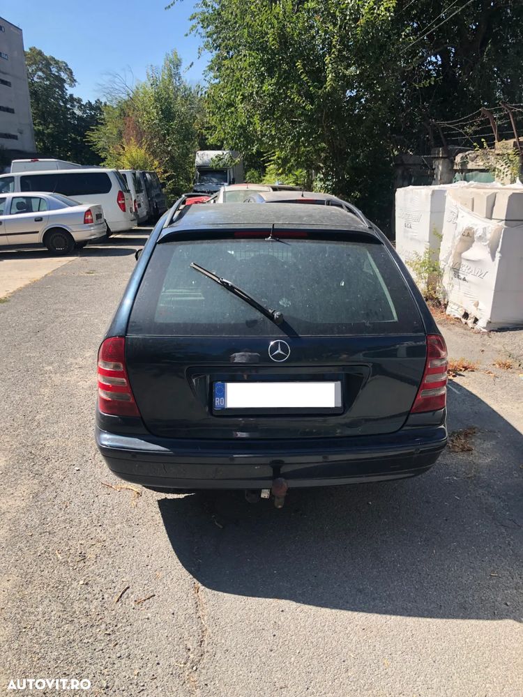 Dezmembrez Mercedes Benz C class W203 break 2003 - 9
