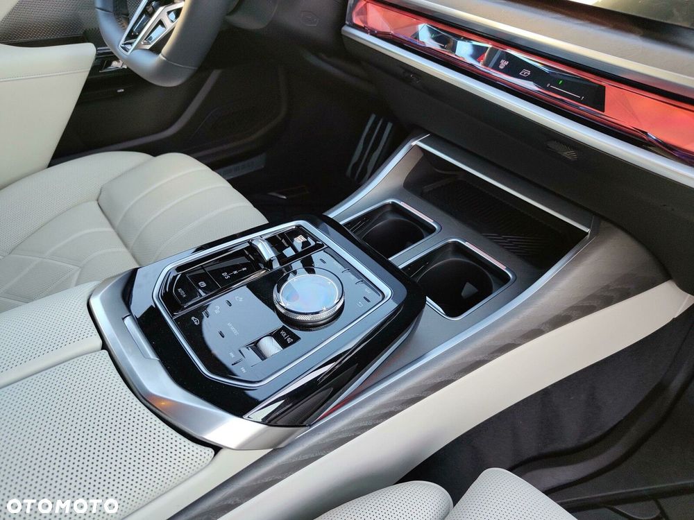 BMW Seria 7 - 28