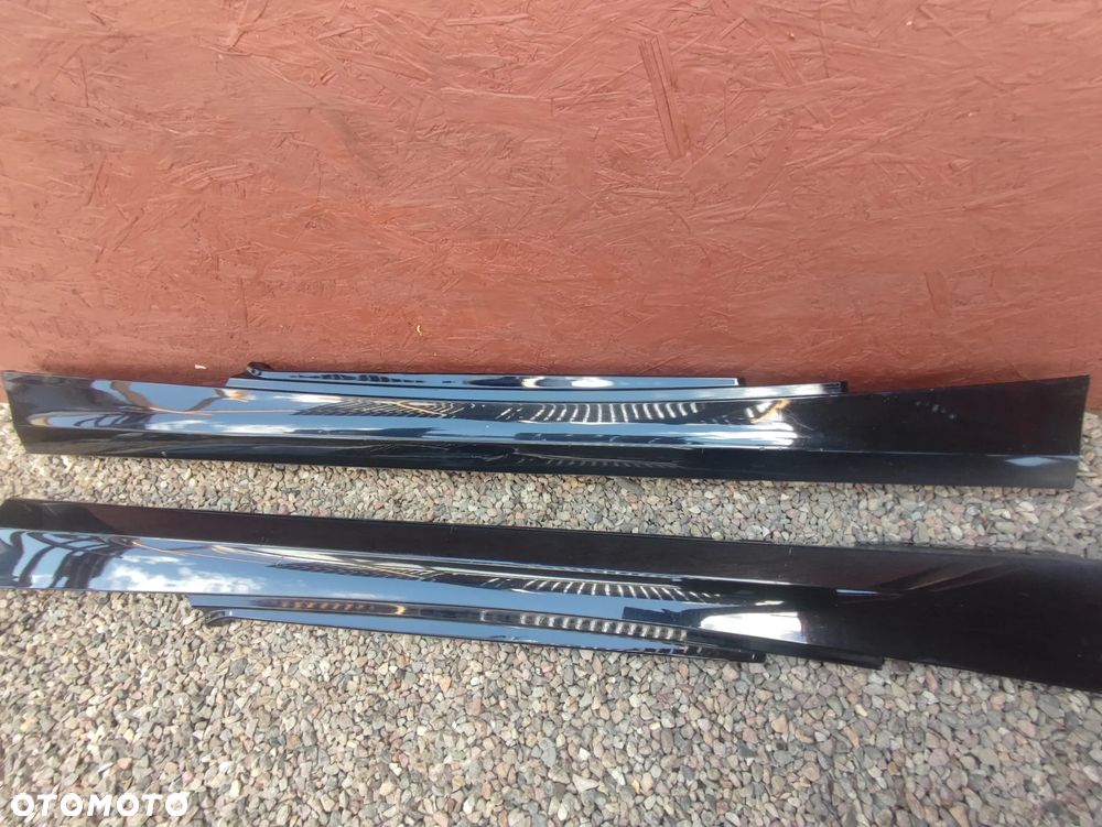 BMW E81 / E82 / E88 ORYGINALNE NAKŁADKI NA PROGI LEWA / PRAWA W KOLORZE SCHWARZ II O NR.  51 77 7 046 348 / 51 77 7 046 347 OEM W DOBRYM STANIE - 13