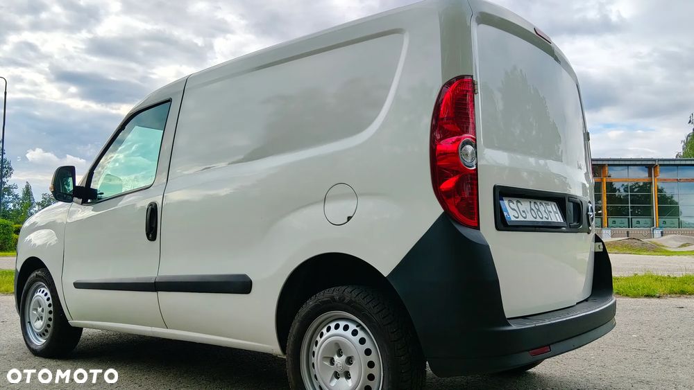 Opel COMBO - 16