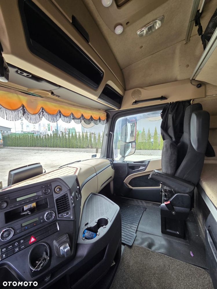 Mercedes-Benz Actros - 7