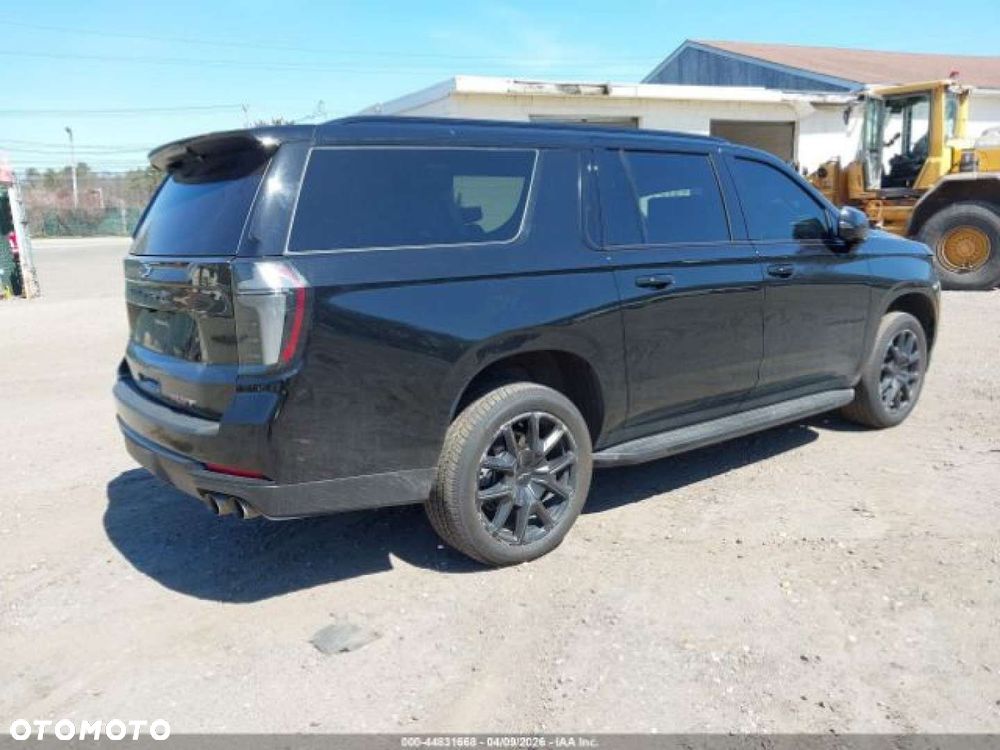 Chevrolet Suburban - 4