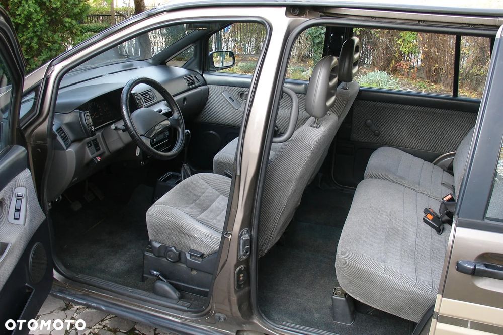 Nissan Prairie 2.0 SLX 5os - 4