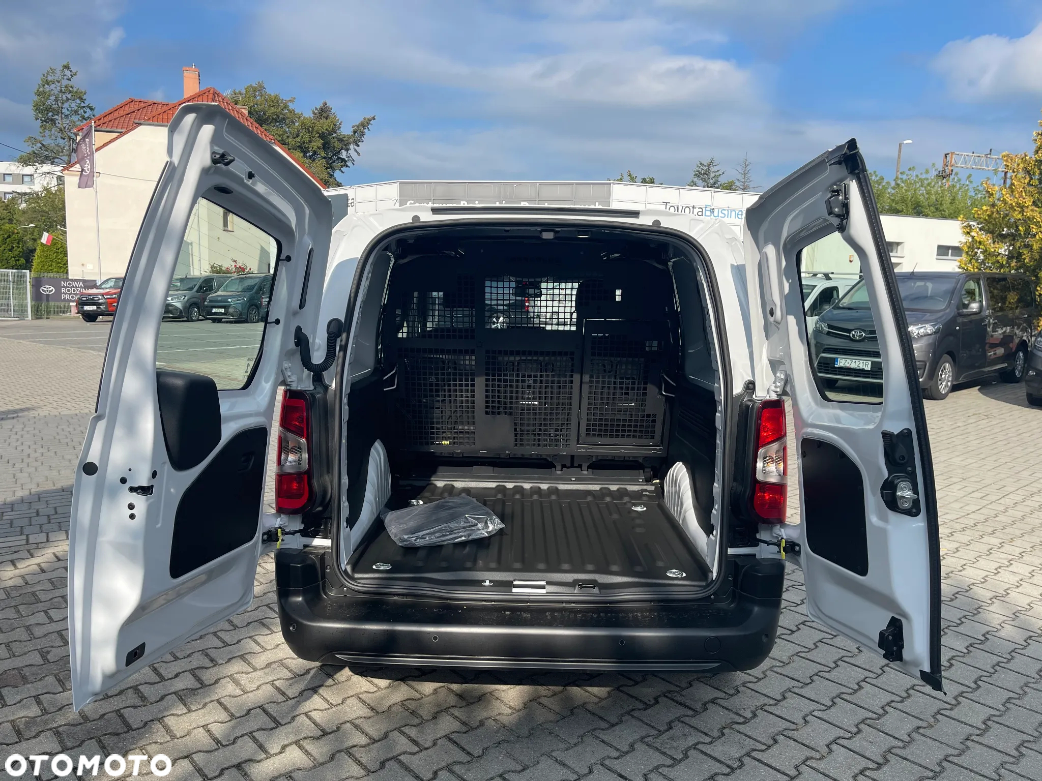 Toyota Proace City 1.5 D-4D Long 2,4t Active (bryg.) - 9