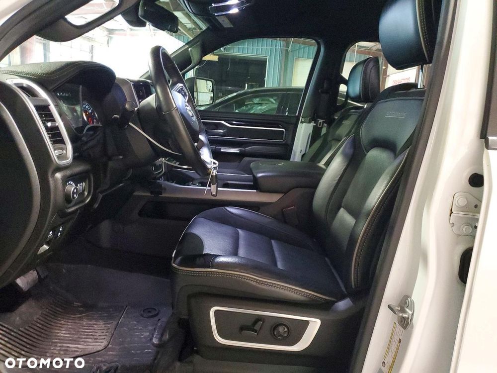 RAM 1500 Crew Cab Shortbed Laramie - 6