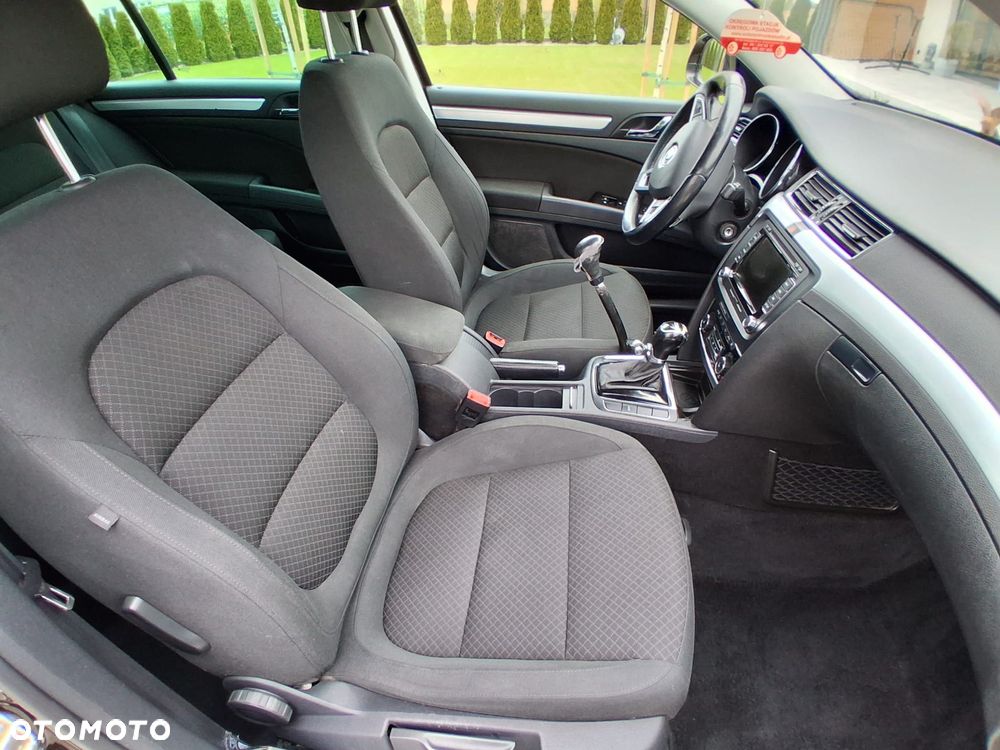 Skoda Superb 2.0 TDI DSG Elegance - 33