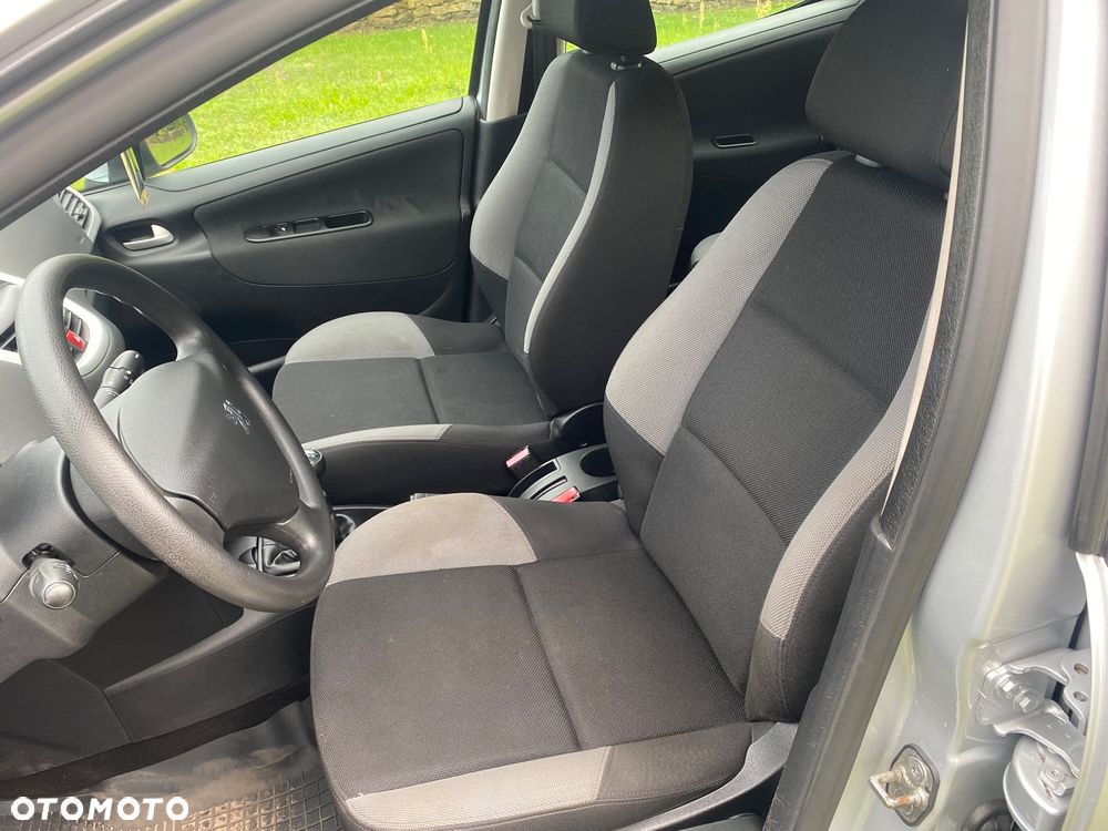 Peugeot 207 95 VTi Urban Style - 10