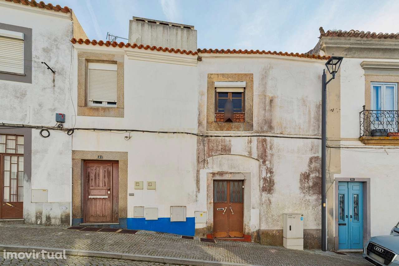 Prédio para Recuperar no Centro Histórico de Montemor-o-Novo - Grande imagem: 3/20