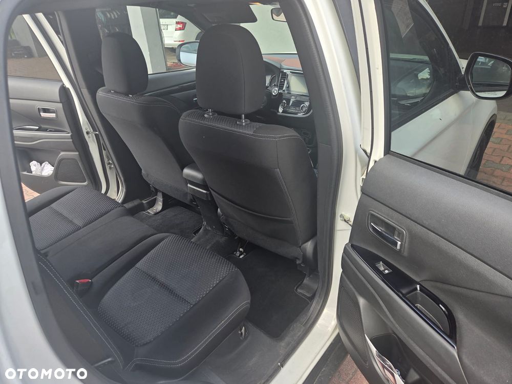 Mitsubishi Outlander - 12