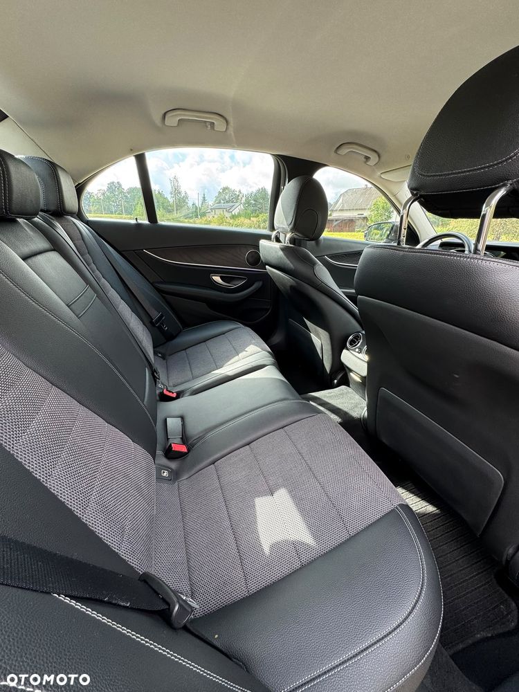 Mercedes-Benz Klasa E 220 d 9G-TRONIC - 30