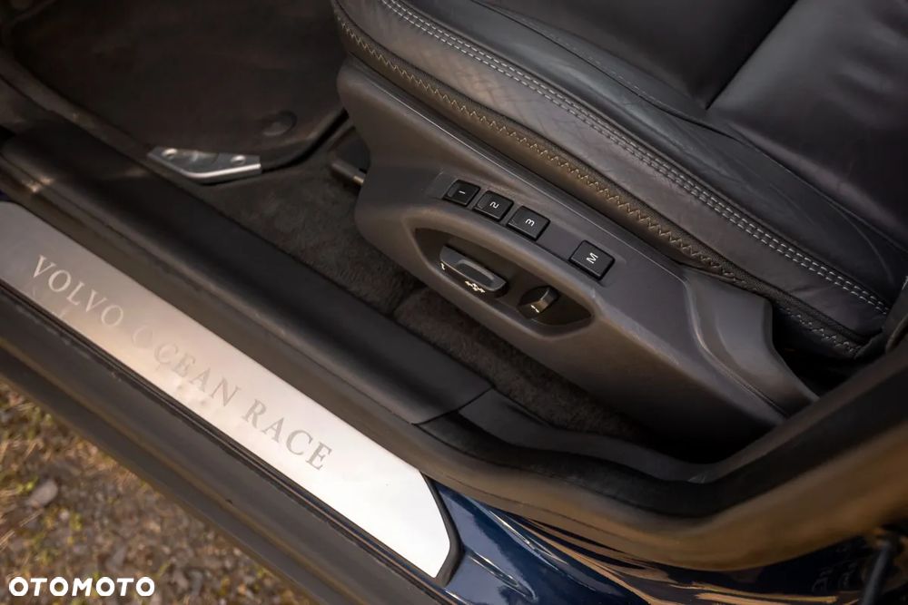 Volvo XC 60 2.4D AWD - 23