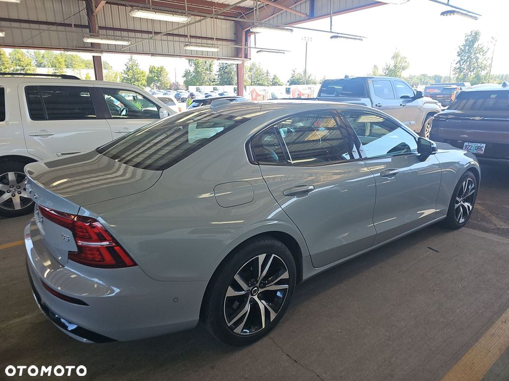 Volvo S60 B5 B AWD Plus Dark - 4