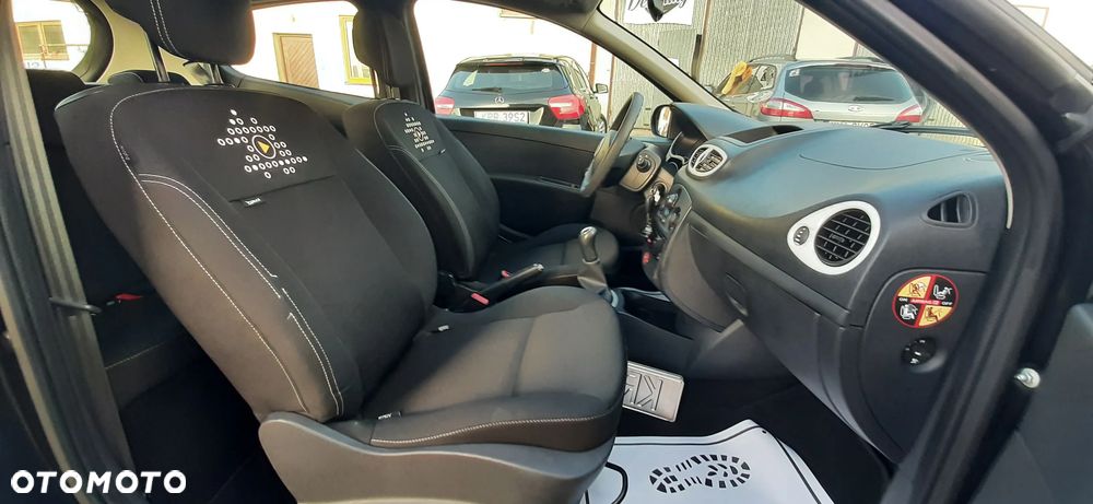Renault Clio - 32