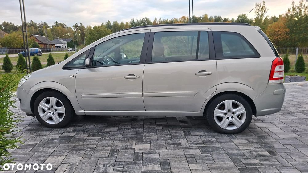 Opel Zafira 2009 photo 2