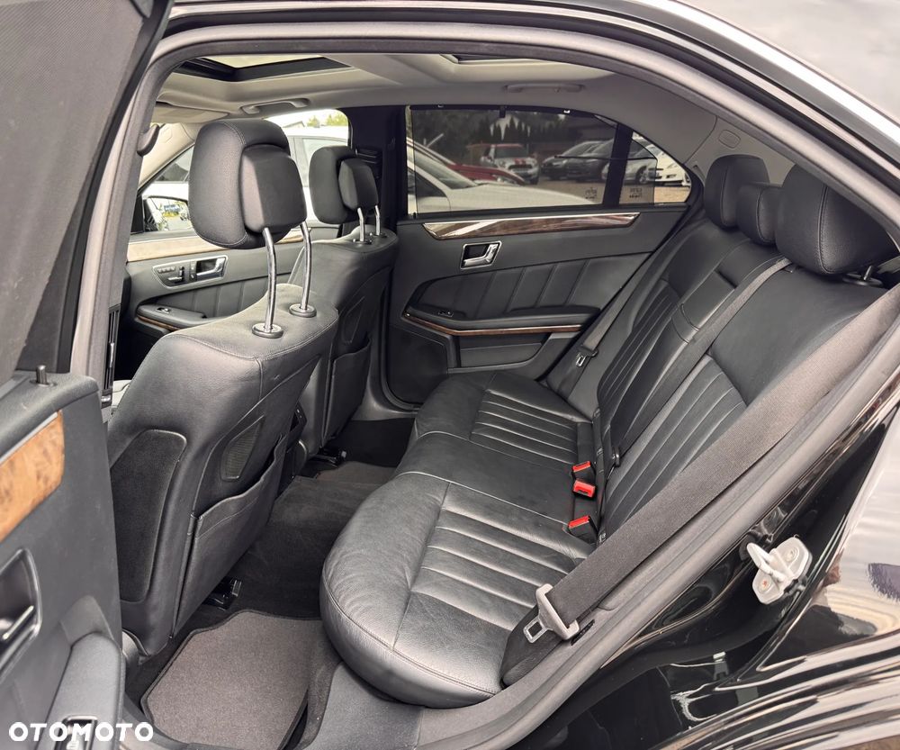 Mercedes-Benz Klasa E 350 CGI 7G-TRONIC Elegance - 32