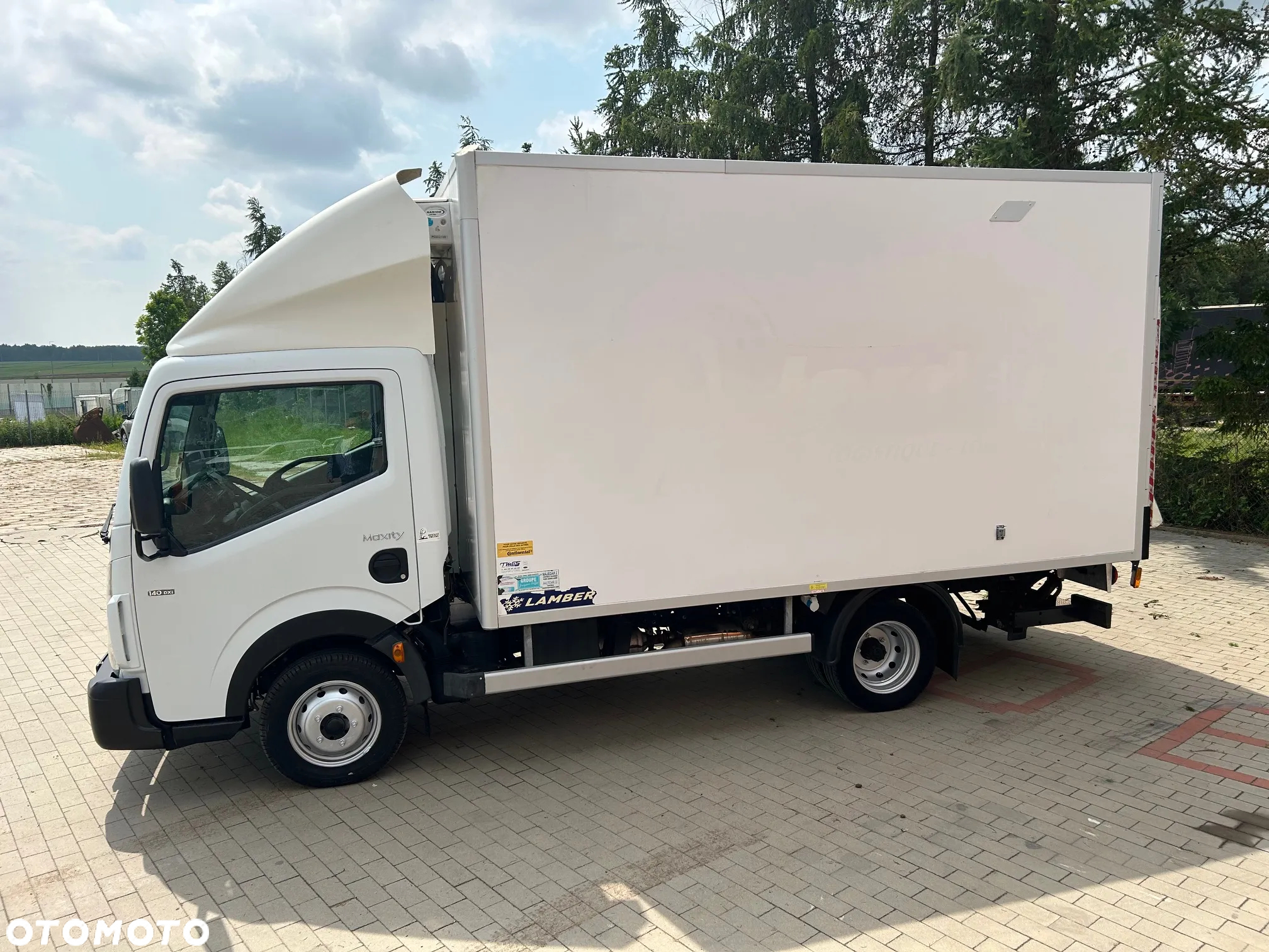 Renault Maxity - 9