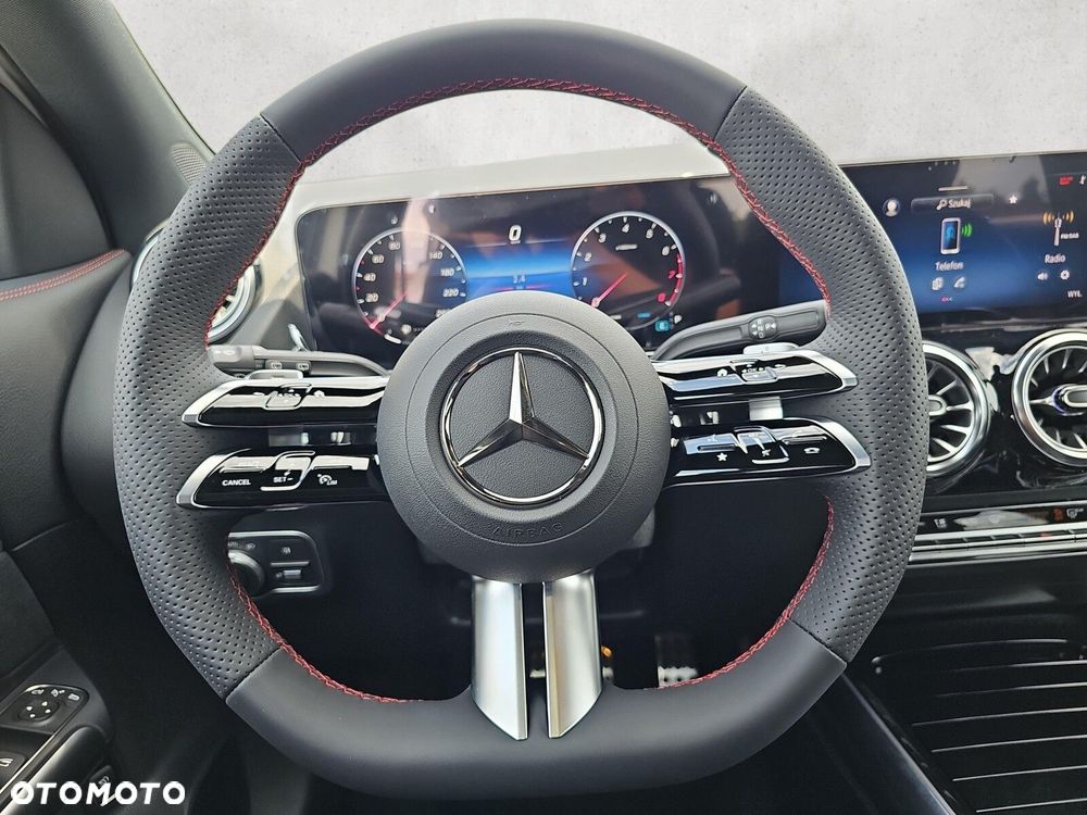Mercedes-Benz GLA - 15