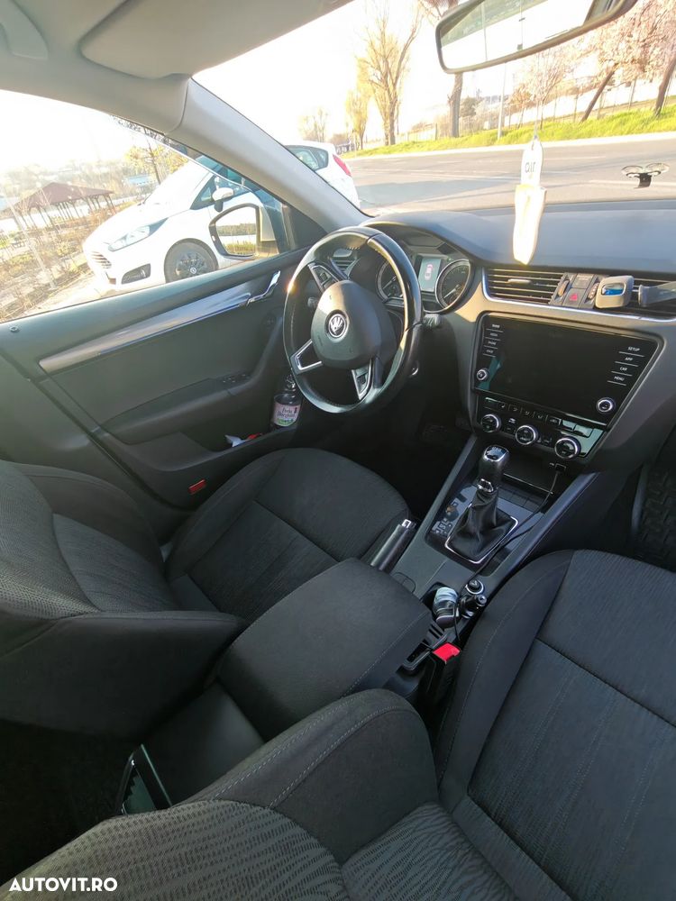 Skoda Octavia 2.0 TDI DSG Style - 29