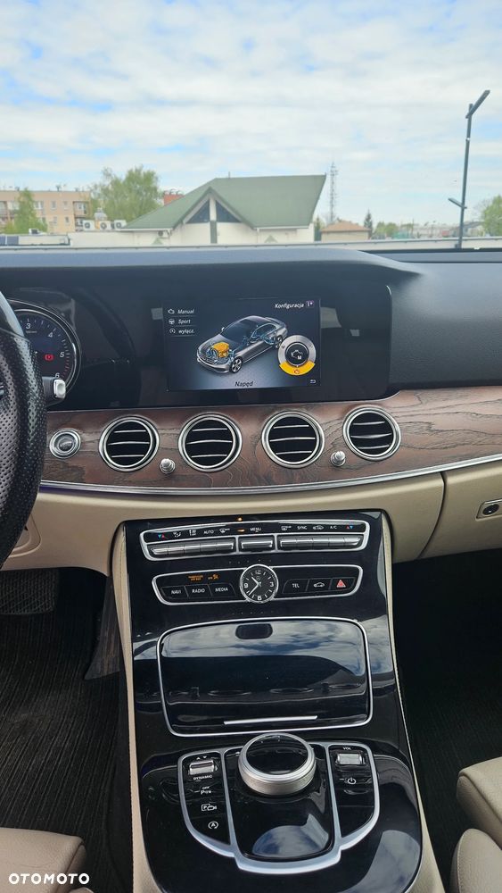Mercedes-Benz Klasa E 220 d 9G-TRONIC - 19