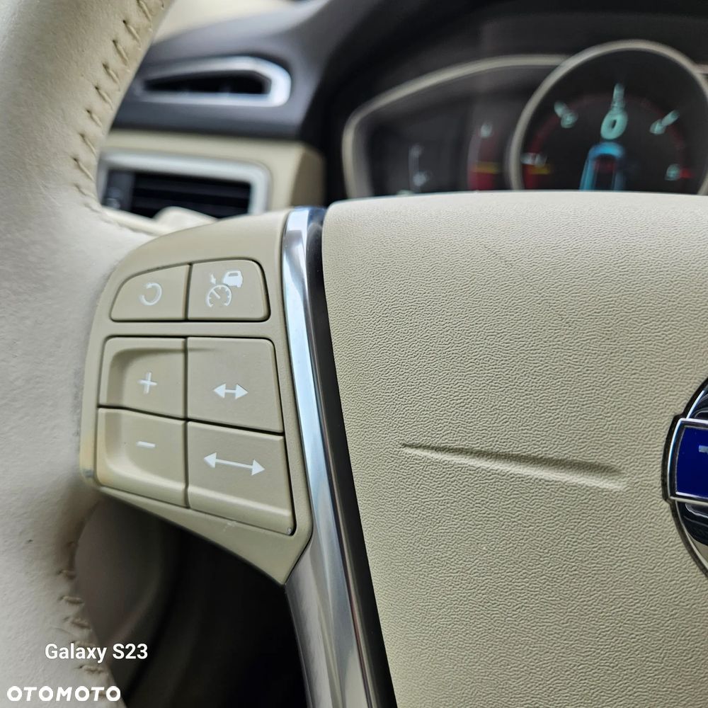 Volvo XC 70 D4 Geartronic Momentum - 36